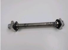 Axe de roue arriere