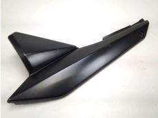 Cache lateral gauche