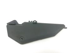 Cache lateral gauche