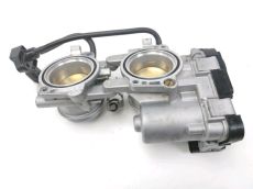 Corps d'injection gauche