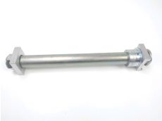 Axe de roue arriere