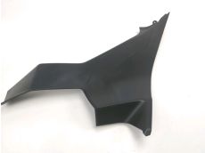 Cache lateral gauche