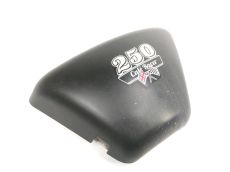 Cache lateral gauche