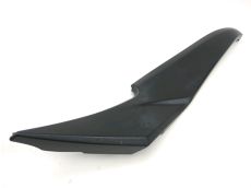 Cache lateral droit