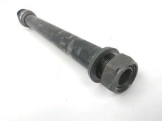 Axe de roue arriere