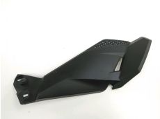 Cache lateral gauche