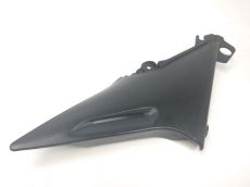 Cache lateral gauche