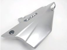 Cache lateral gauche