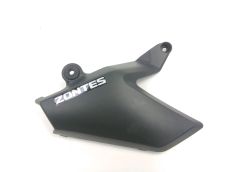 Cache lateral gauche