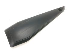 Cache lateral gauche