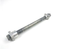 Axe de roue arriere