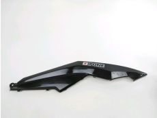 Cache lateral gauche