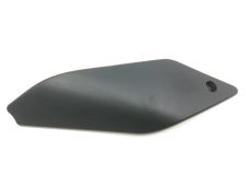 Cache lateral gauche