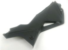 Cache lateral gauche