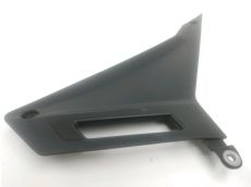 Cache lateral droit