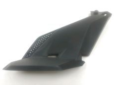 Cache lateral gauche