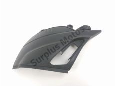 Cache lateral gauche