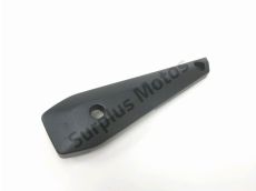 Cache lateral gauche