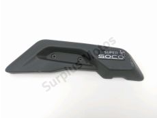 Cache lateral gauche