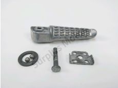 Repose pieds arriere droit