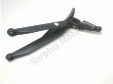 Platine et repose pieds arriere gauche