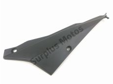 Cache lateral gauche