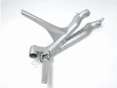 Platine et repose pieds arriere droit