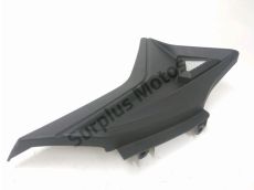 Cache lateral gauche