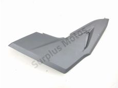 Cache lateral gauche