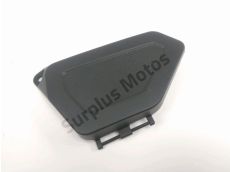 Cache lateral gauche