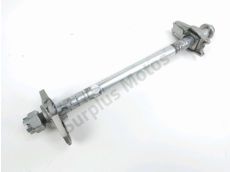 Axe de roue arriere
