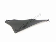 Cache lateral gauche