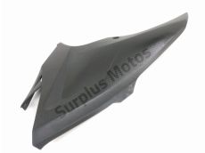 Cache lateral gauche