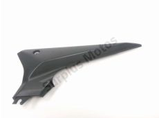 Cache lateral gauche