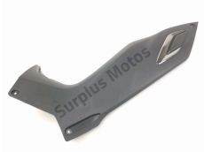 Cache lateral gauche