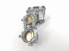 Corps d'injection gauche