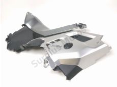 Cache lateral gauche