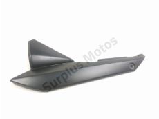 Cache lateral gauche