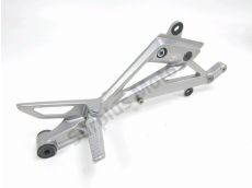 Platine et repose pieds arriere droit