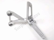 Platine et repose pieds arriere gauche