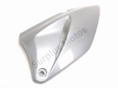 Cache lateral gauche