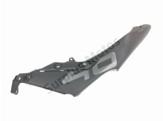 Cache lateral gauche