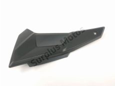 Cache lateral gauche