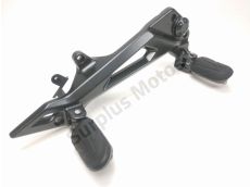 Platine avant droite