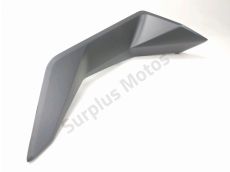 Cache lateral gauche