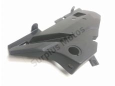 Cache lateral gauche