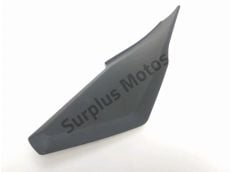 Cache lateral gauche