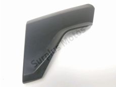 Cache lateral gauche