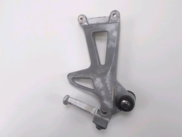 Platine et repose pieds arriere droit occasion TRIUMPH SPRINT 2000