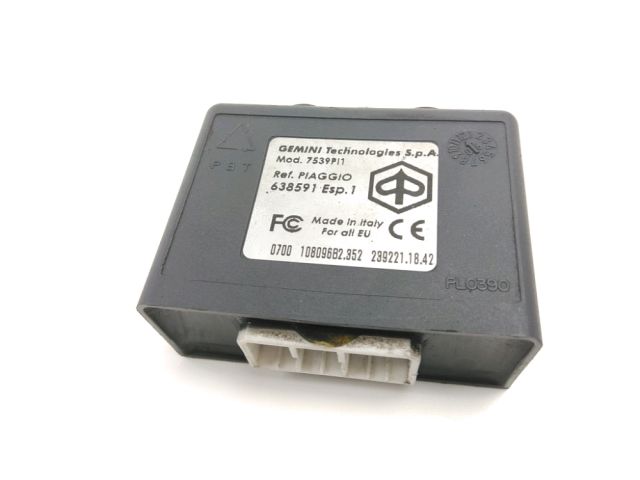 Relais boitier electrique occasion PIAGGIO X-EVO 125 2007